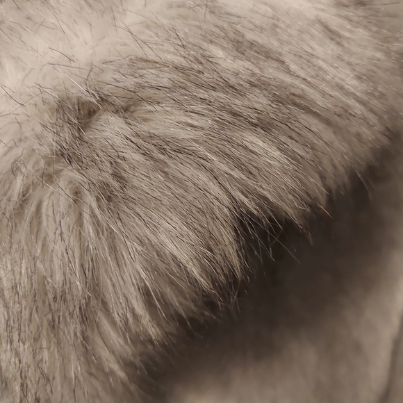 new fall/spring coat wore 1x from bay or eatons? fur very very soft big hood - Picture 3 of 5